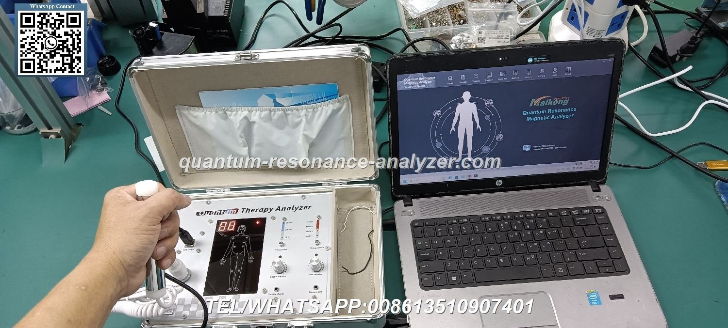 Analizador cuántico bioeléctrico moderno en consultorio médico mexicano