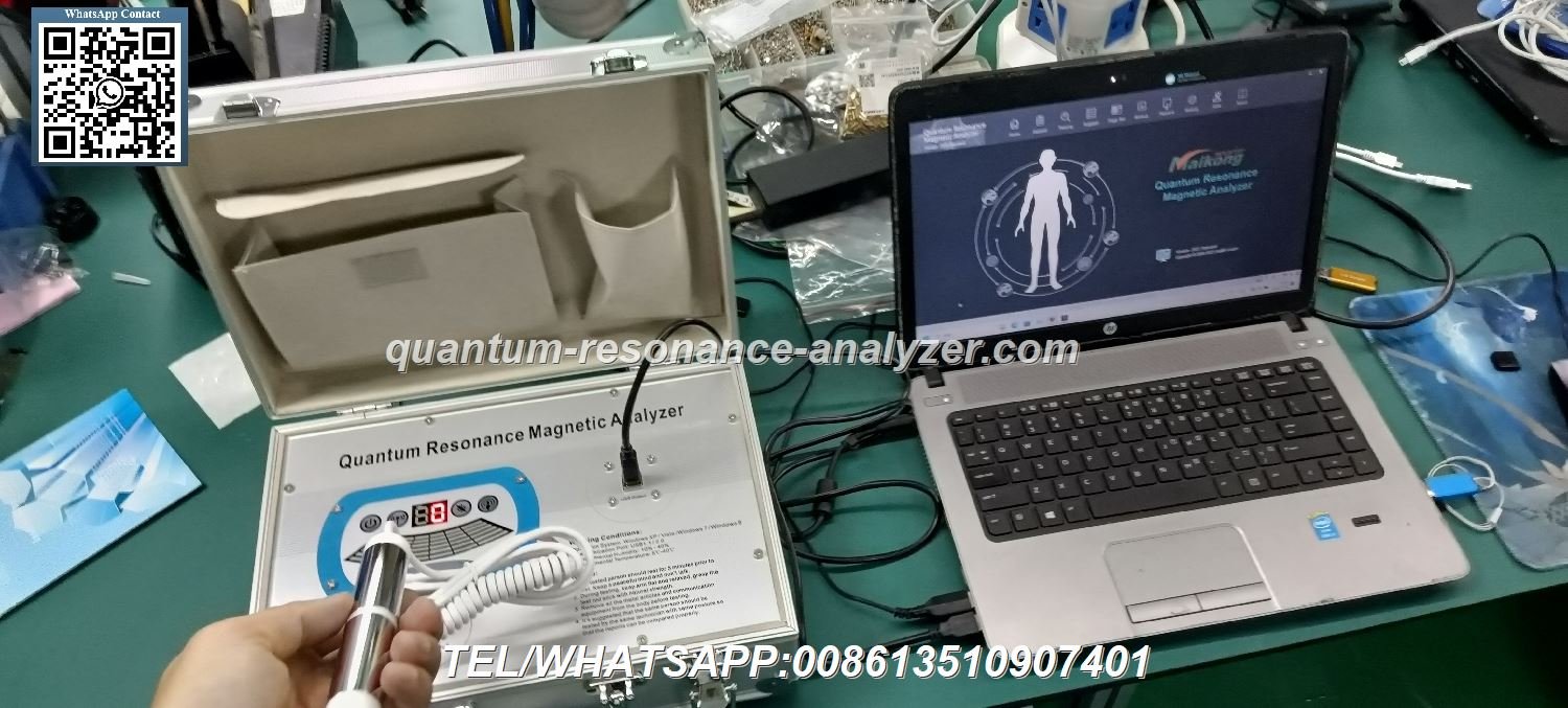 Venta de Analizador Cuántico 13 Paso 3 - Paciente sosteniendo el sensor del analizador cuántico